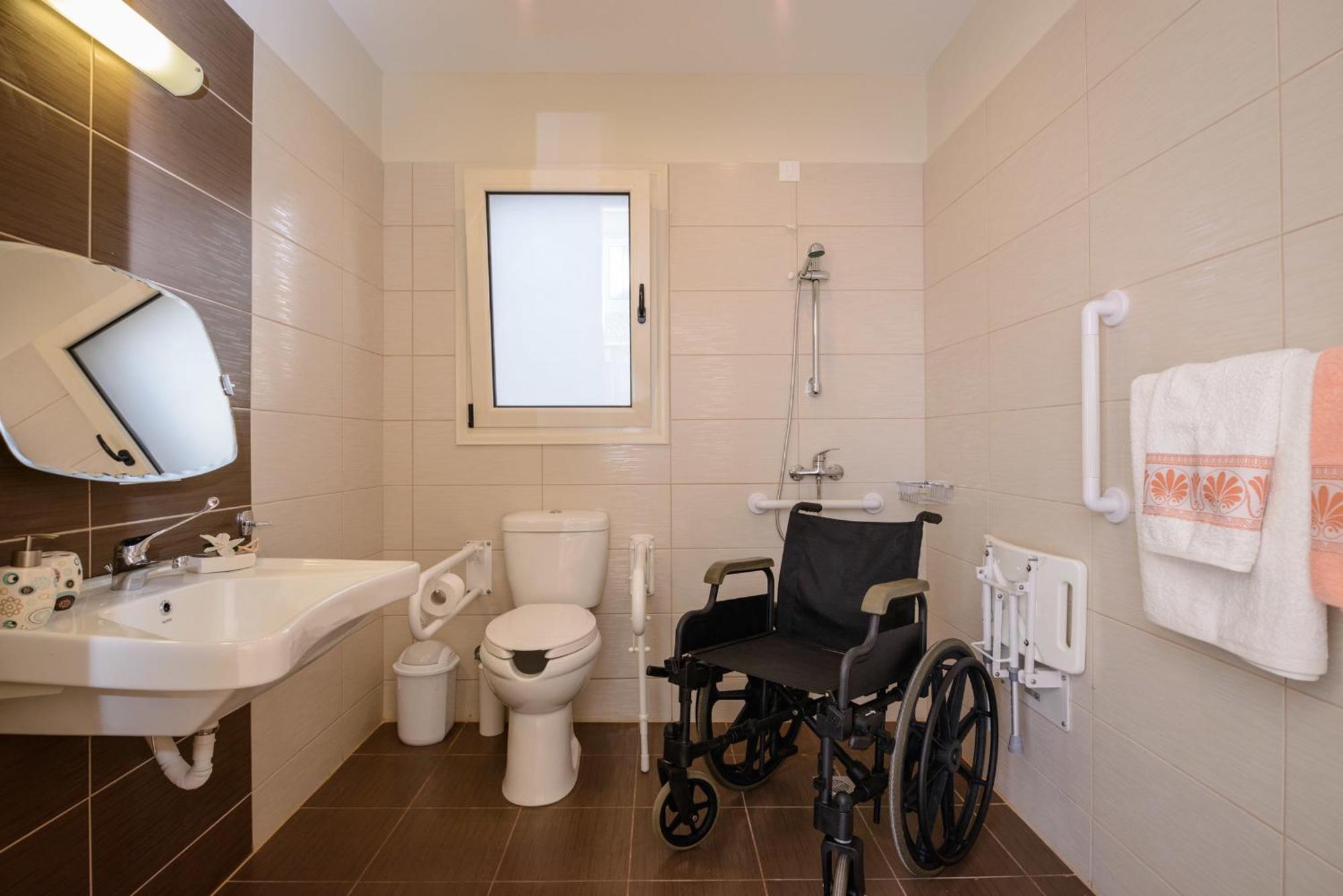 Aksos Suites Accessible Accommodation Ajá Szoba fotó