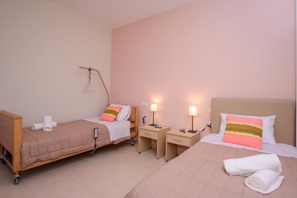 Aksos Suites Accessible Accommodation Ajá Kültér fotó